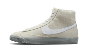 Blazer Mid '77 EMB Summit White