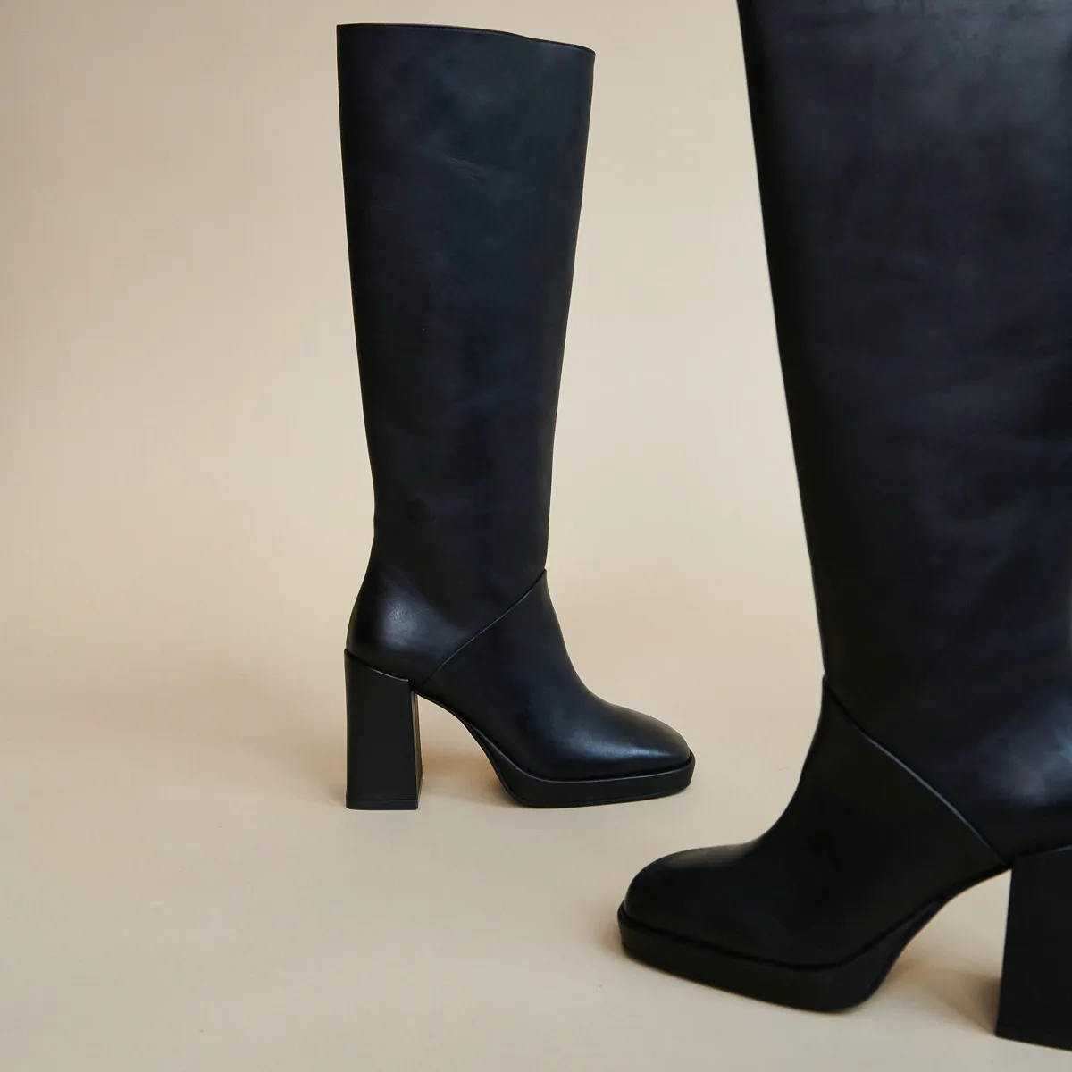 Bottes à talons hauts et bouts carrés en cuir noir pour Unisexe | Jonak