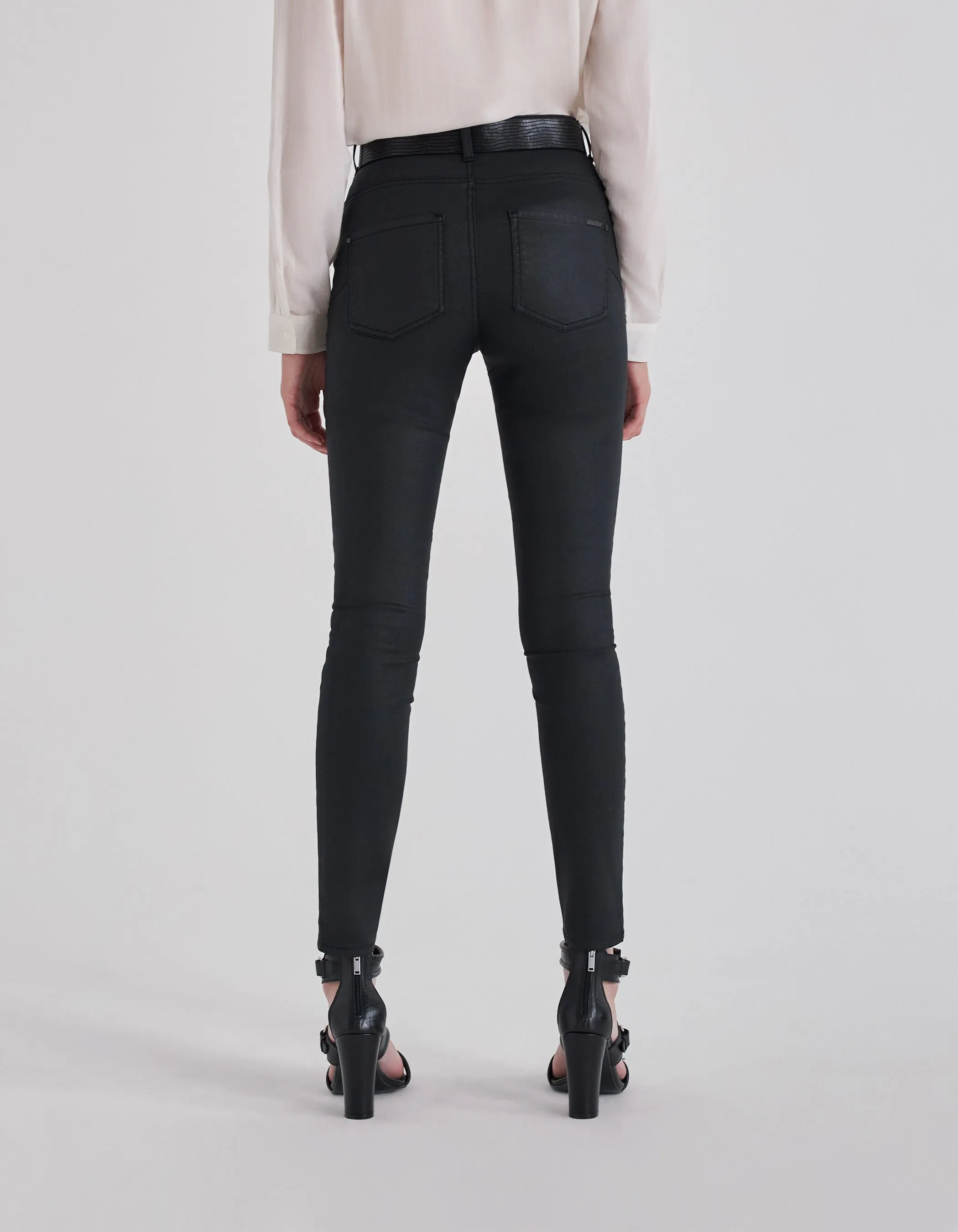 Jean slim noir enduit taille haute Femme