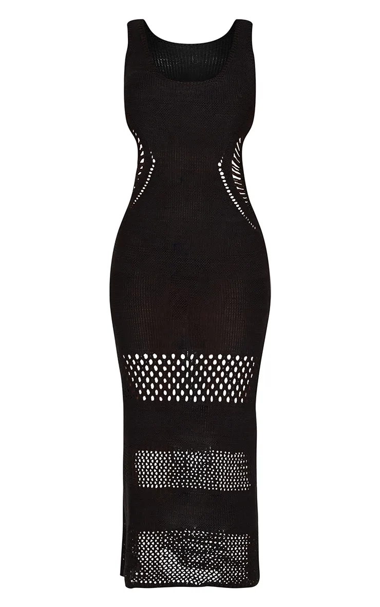 Petite Robe longue noire en maille crochet à décolleté plongeant