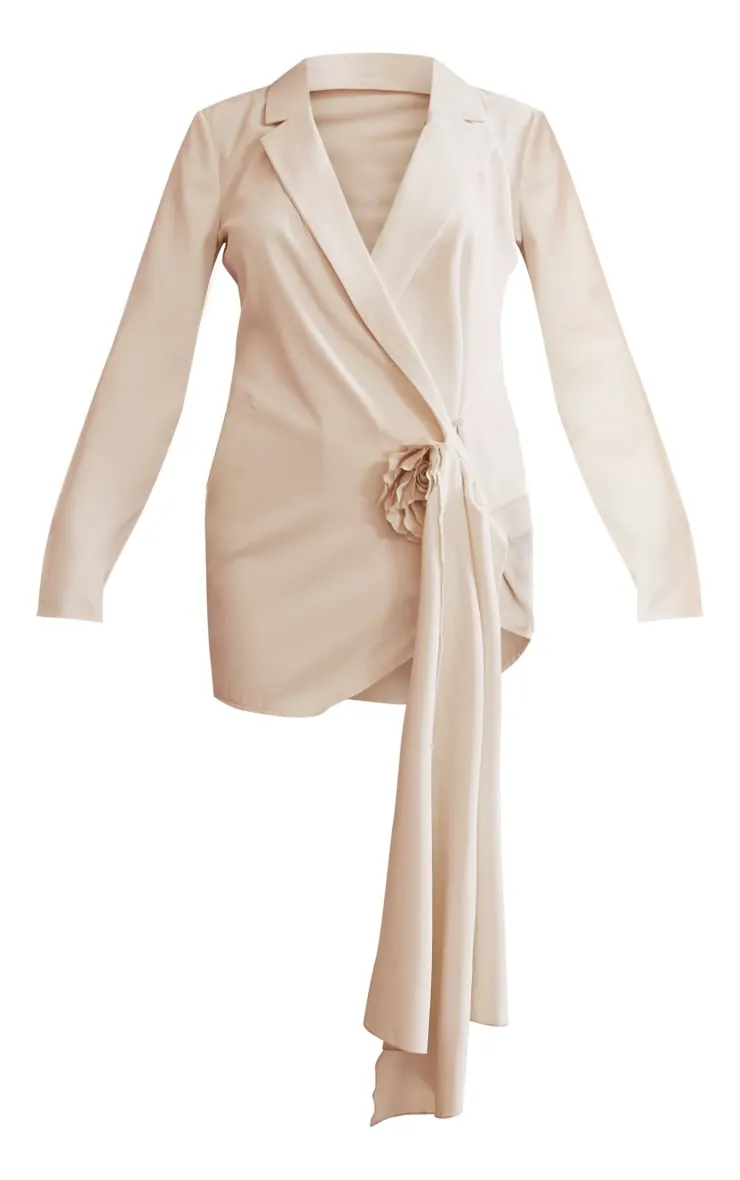 Robe blazer crème fleurie à détail corsage