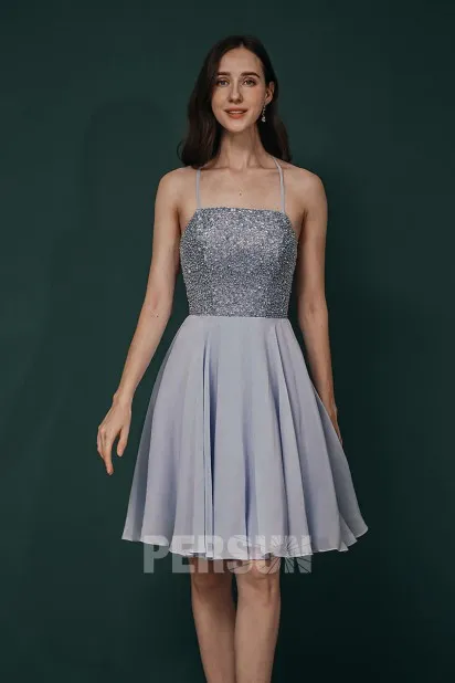 Robe courte dos nu en sequins gris avec bretelles