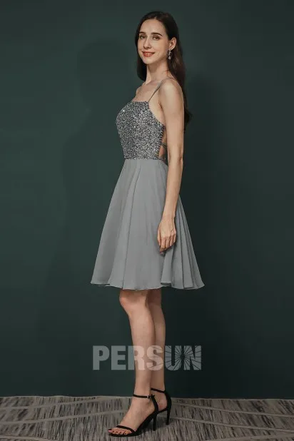 Robe courte dos nu en sequins gris avec bretelles