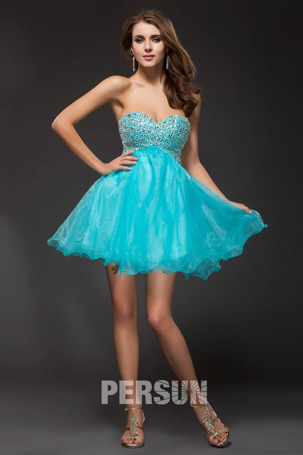 Robe de bal courte turquoise à bustier coeur bijoux sequins