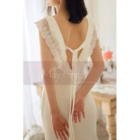 Robe de mariée décolleté plongeant au dos chic et sexy