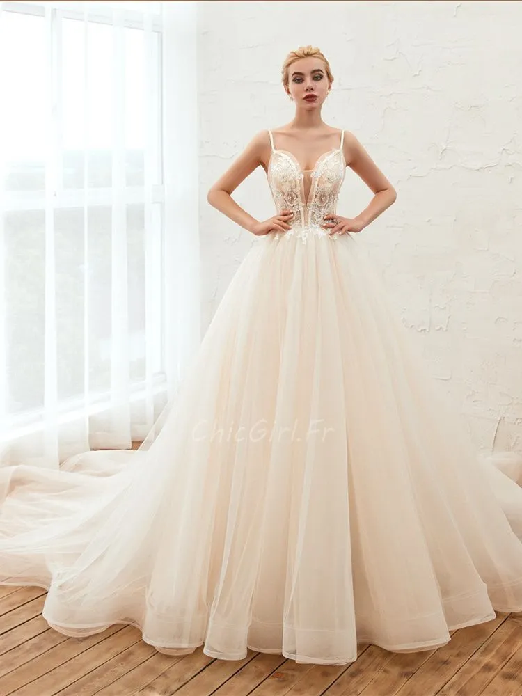 Robe De Mariée Princesse Champagne Tulle Fleurie Décolleté V Plongeant Avec Traine