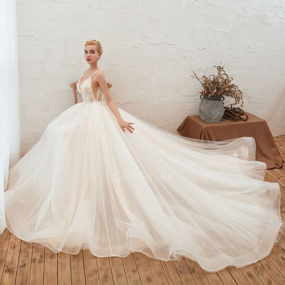 Robe De Mariée Princesse Champagne Tulle Fleurie Décolleté V Plongeant Avec Traine