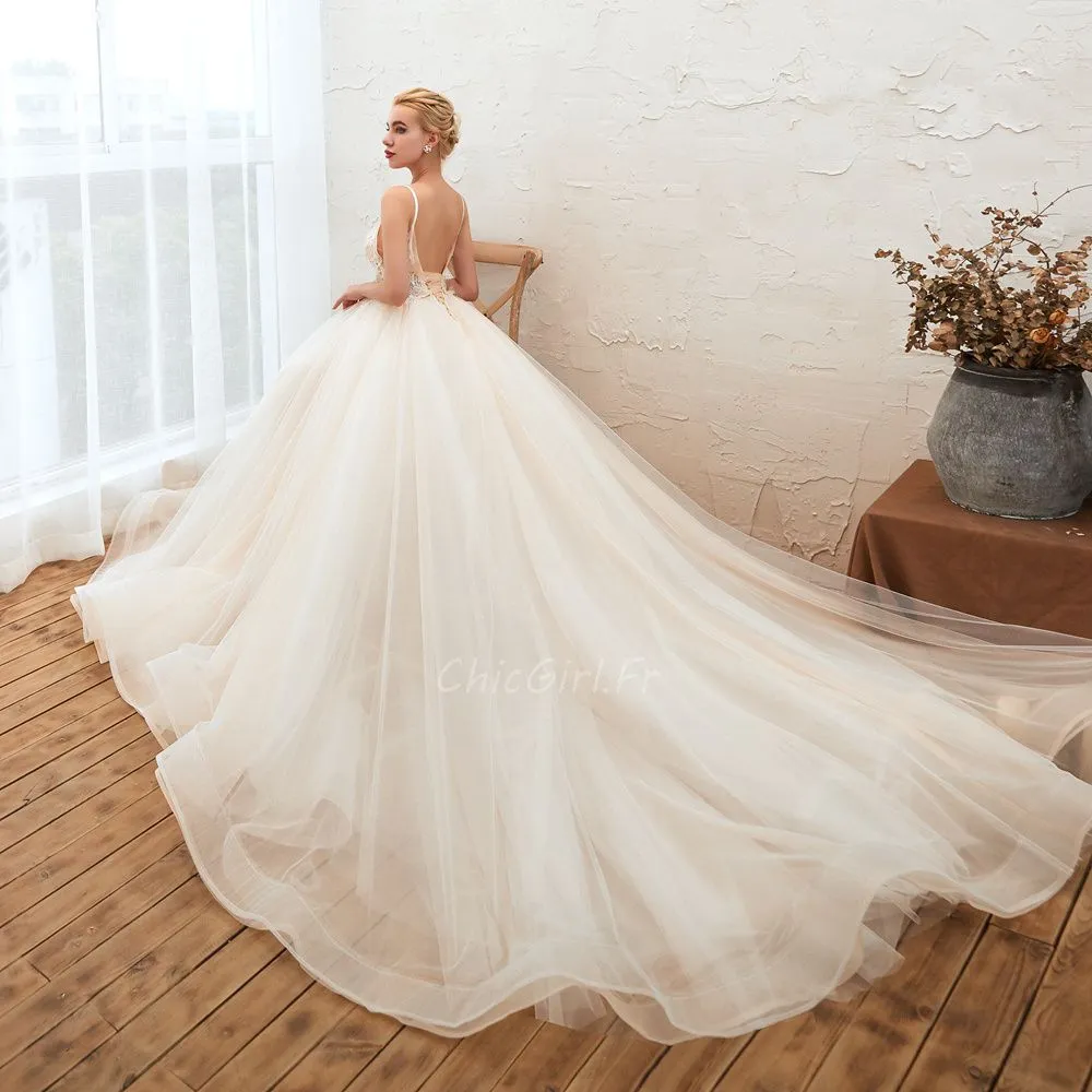 Robe De Mariée Princesse Champagne Tulle Fleurie Décolleté V Plongeant Avec Traine