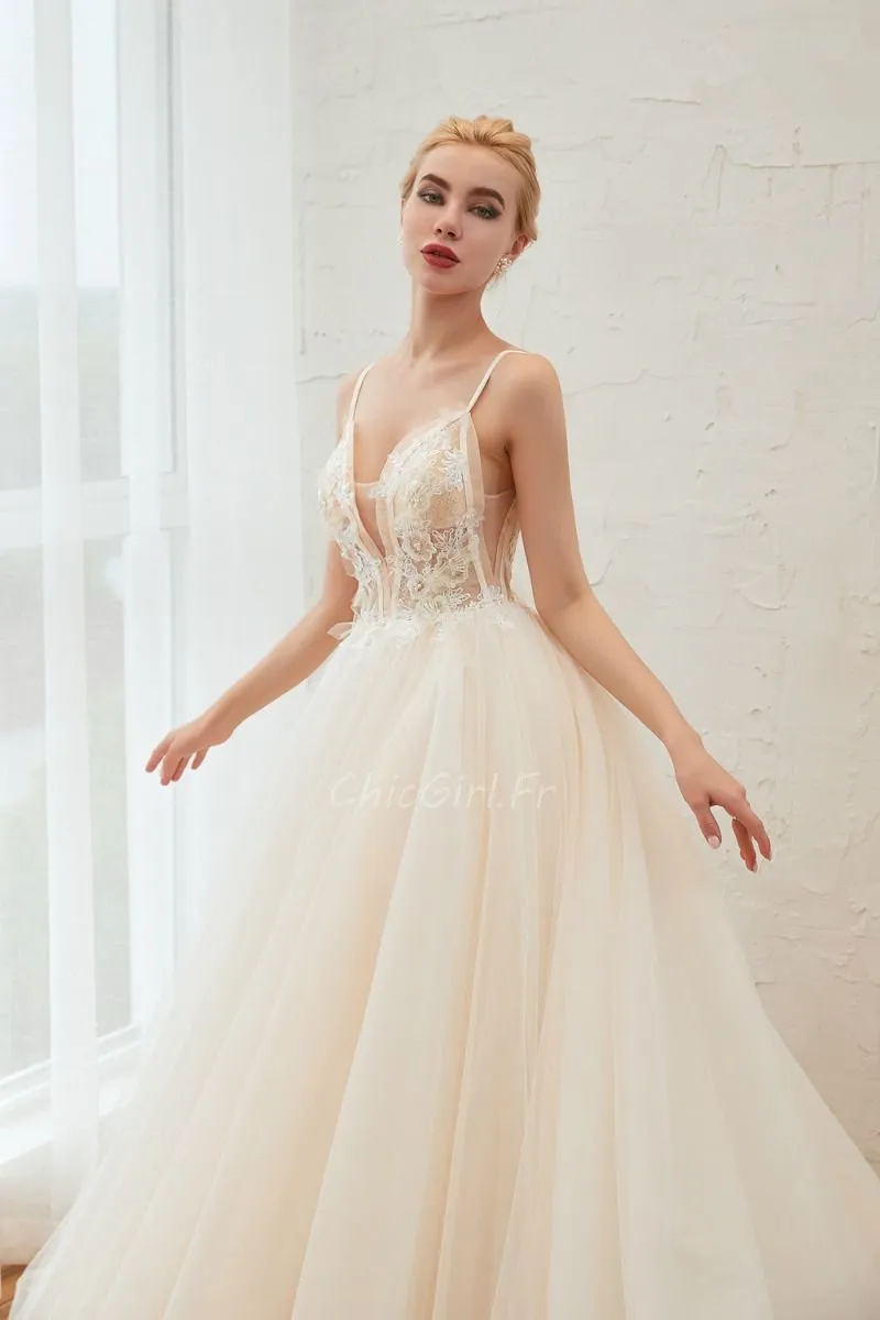 Robe De Mariée Princesse Champagne Tulle Fleurie Décolleté V Plongeant Avec Traine