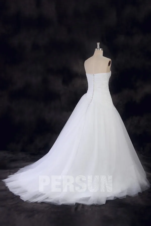 Robe de mariée princesse en tulle ornée de sequins à la hanche