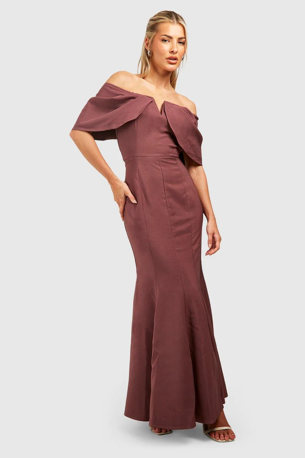 Robe longue à décolleté plongeant