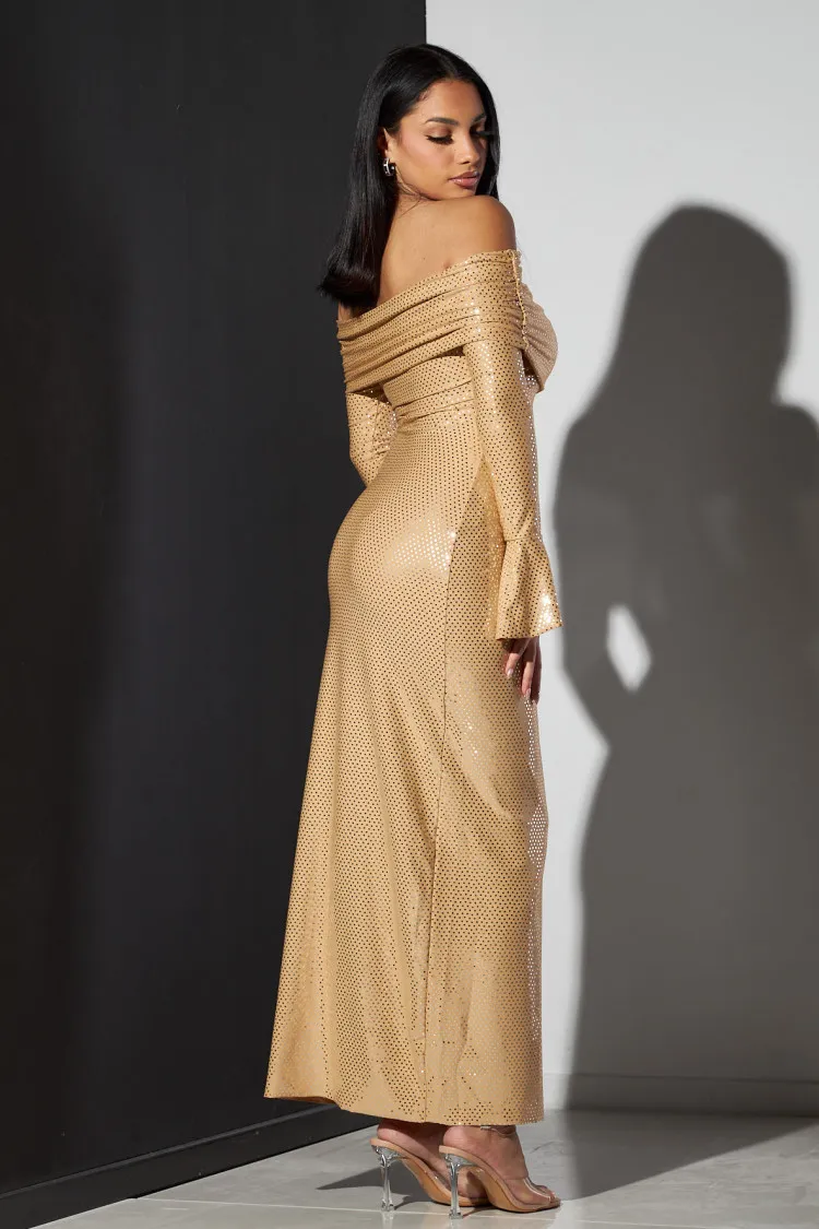 Robe longue beige à col bardot à sequins