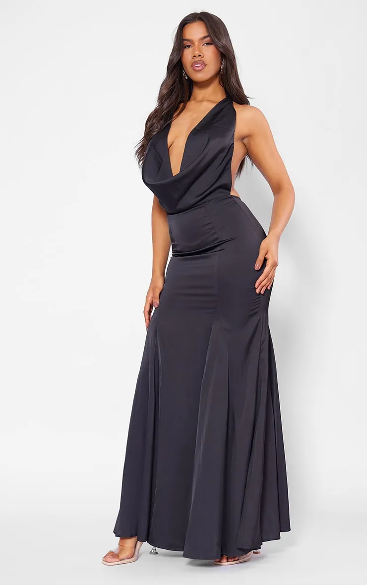 Robe longue satinée noire à col bénitier plongeant