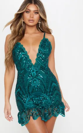 Robe moulante vert émeraude à sequins et ourlet dentelle volanté