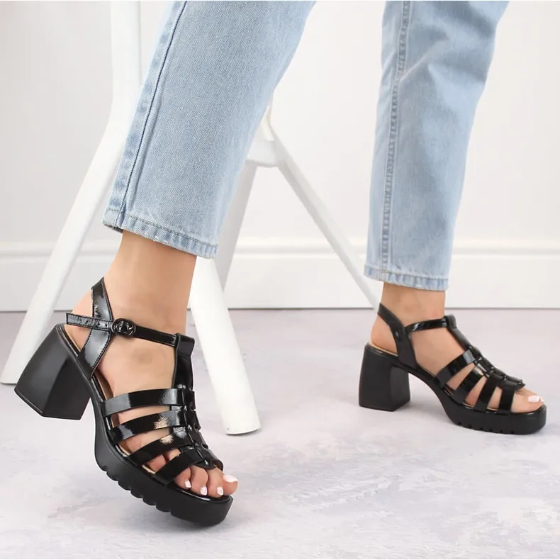 Sandales femme à talons hauts et plateforme en cuir verni, noir Vinceza 66621 le noir