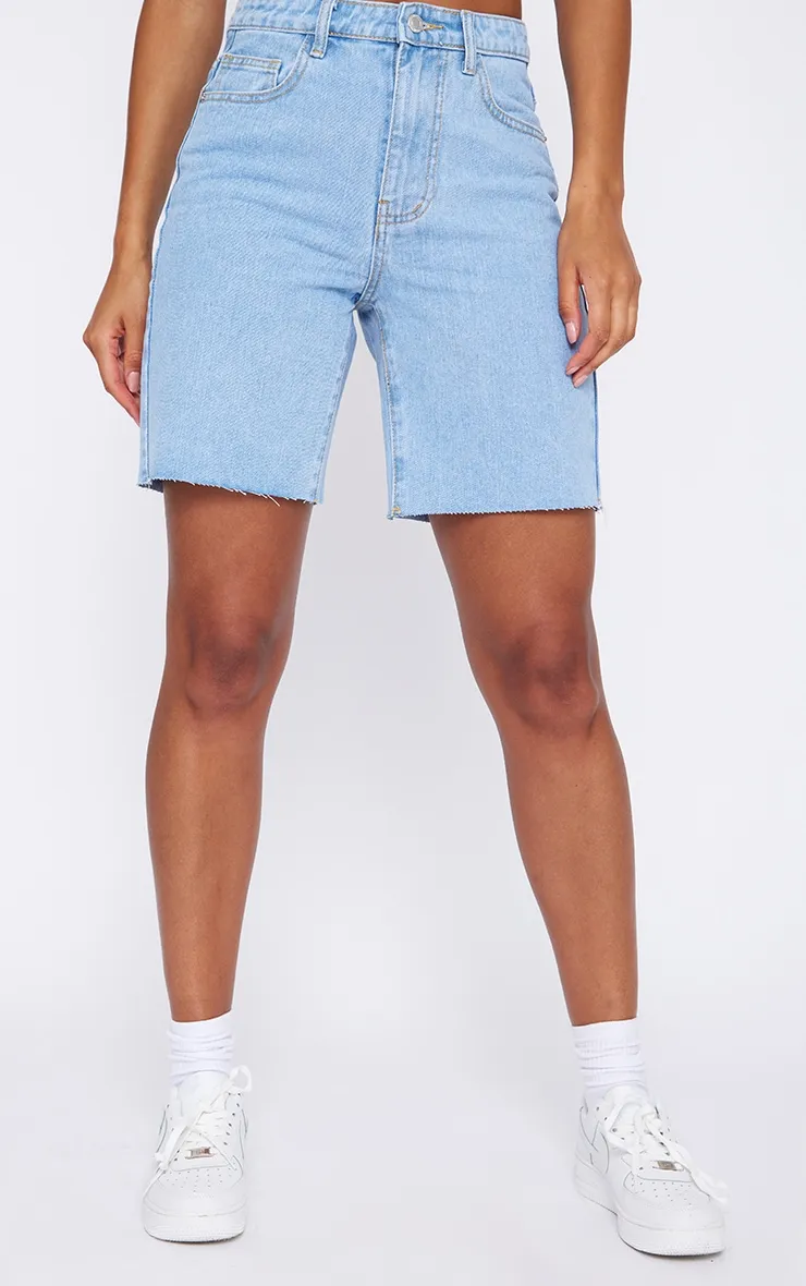 Short style boyfriend ample en jean délavé bleu clair