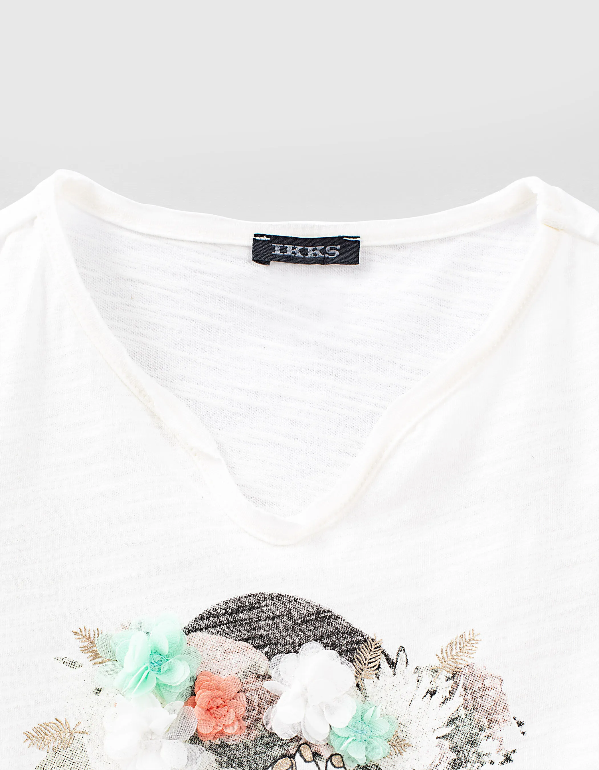 T-shirt blanc cassé avec couronne de fleurs 3D fille